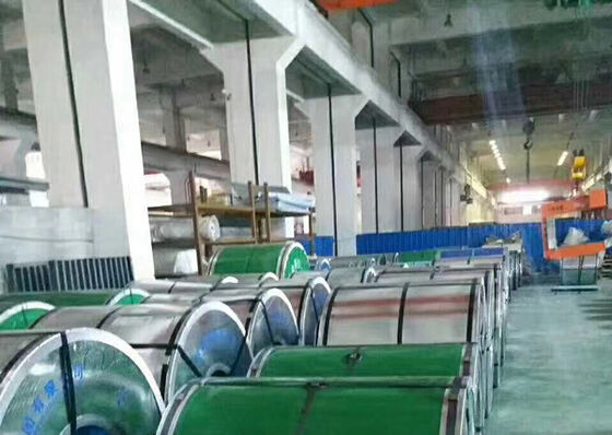 kaufen Warm gewalztes kaltgewalzt 430 Edelstahl-Spule kundengebundenes Spulen-Gewicht on-line-Fertigung